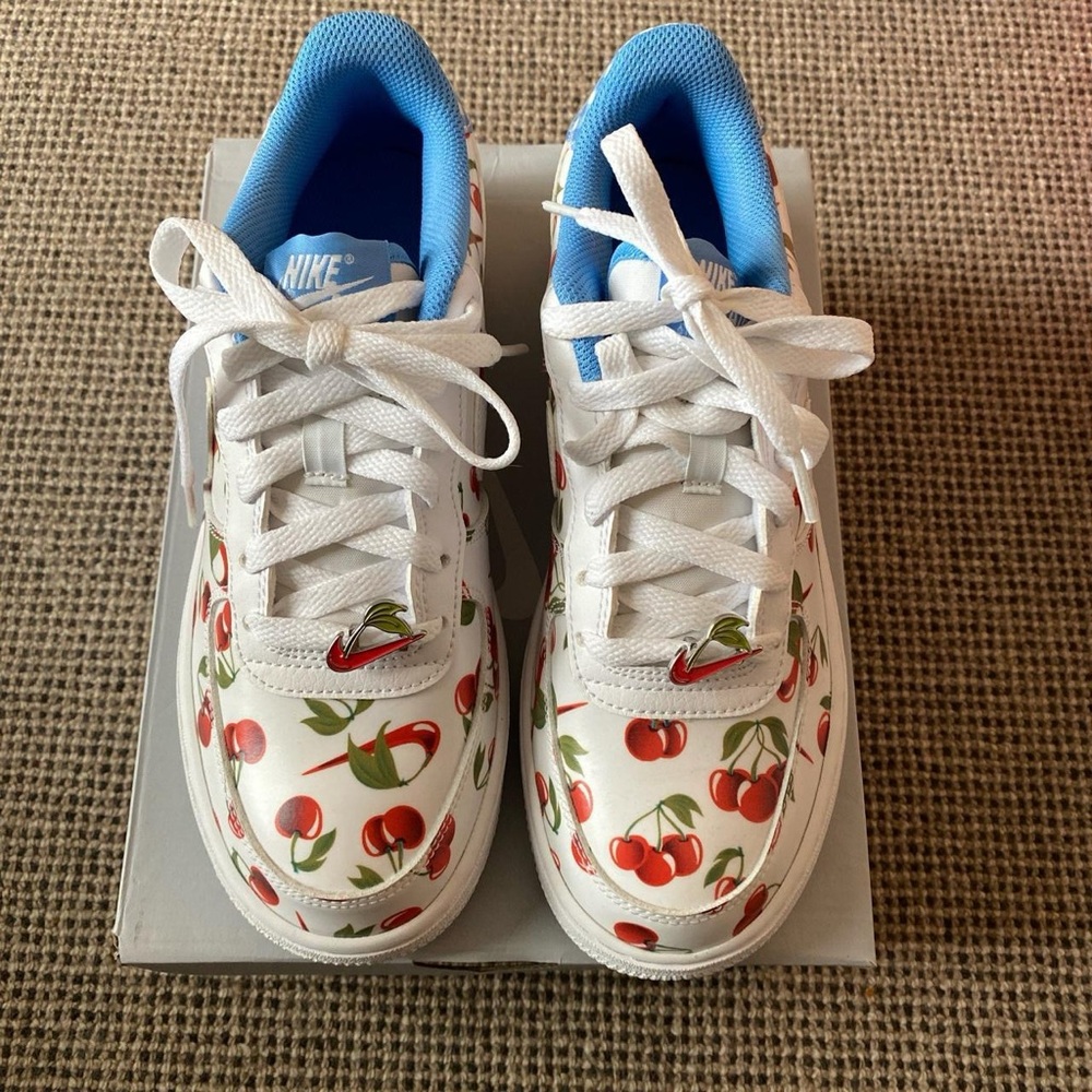Cherry Nike Force 1, brand new never worn kept in super prestige conditions
